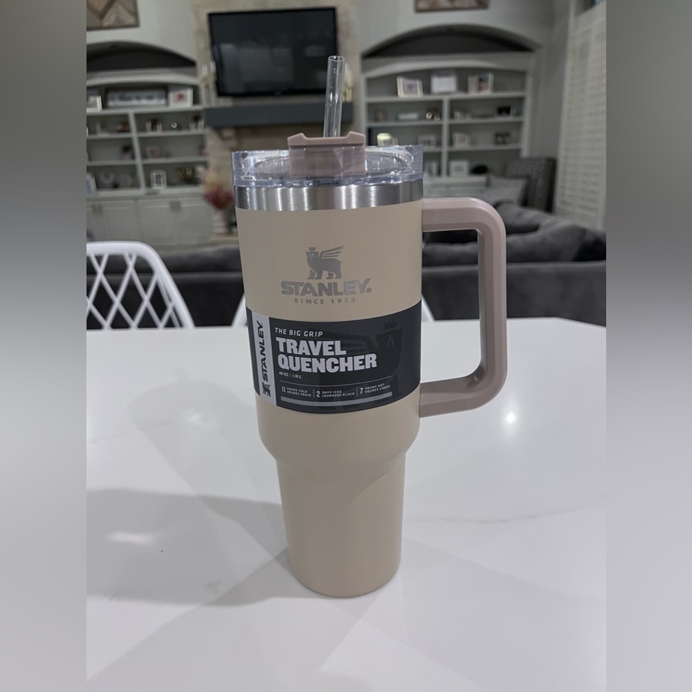 NWT Stanley 40 oz Adventure Quencher- Driftwood